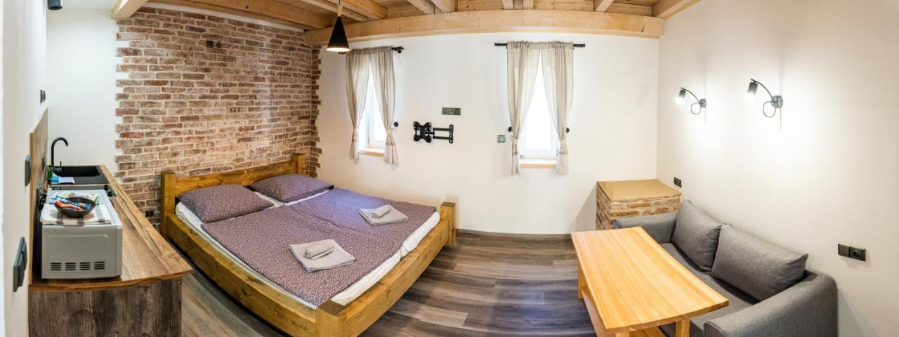 Penzion U Orloje Žatec Extérieur photo